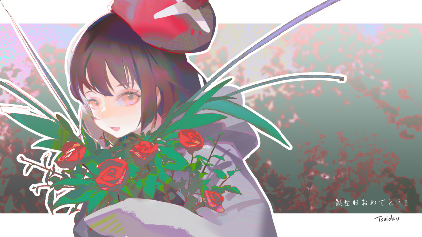 1girl, artist_name, brown_hair, flower, highres, holding, holding_flower, leaf, open_mouth, original, pink_eyes, red_flower, red_rose, rose, short_hair, smile, solo, translation_request, tsuioku_(908026270), upper_body, white_background