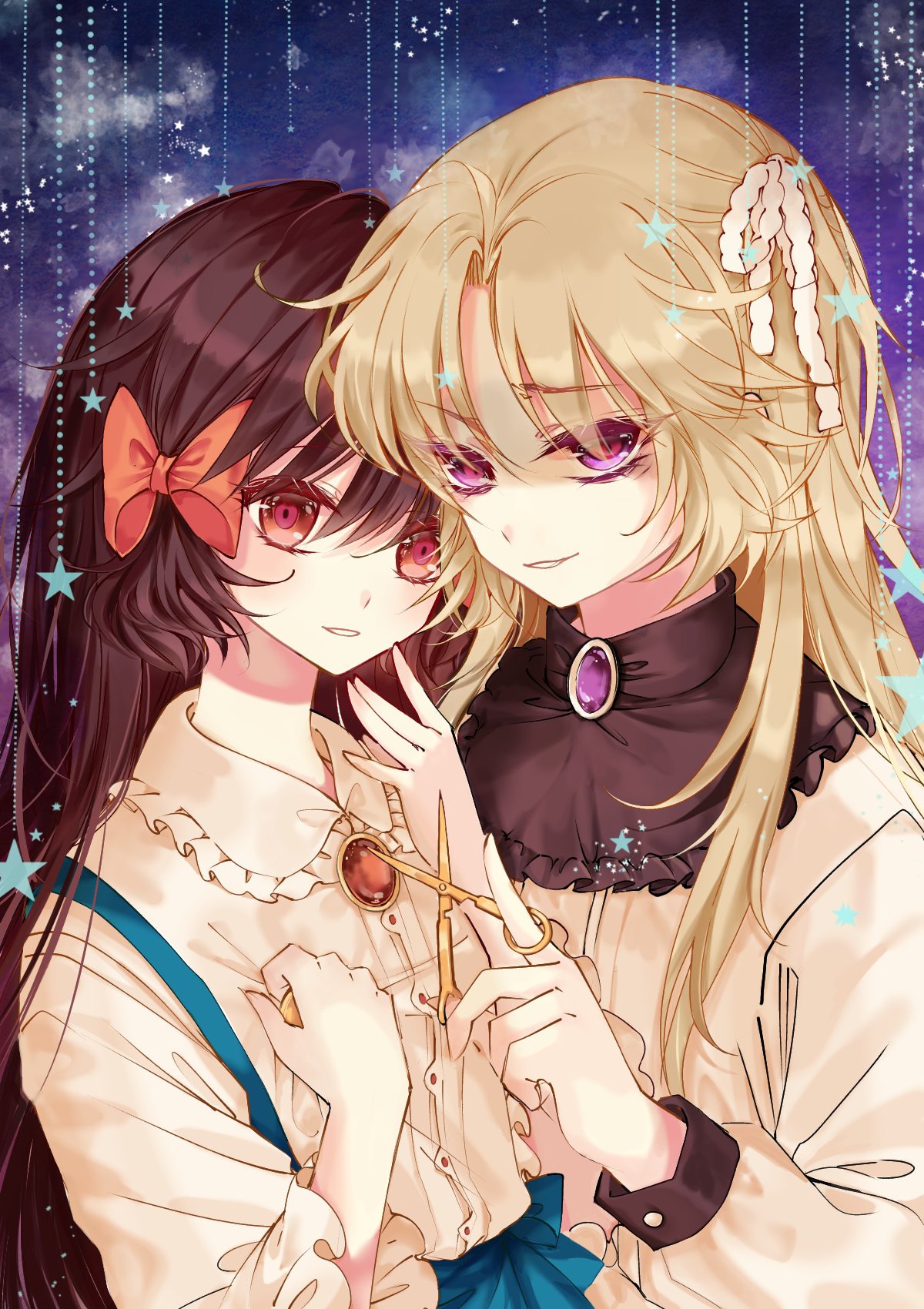 2girls, blonde_hair, blush, bow, brown_hair, dress, hair_bow, hair_ornament, highres, holding, holding_weapon, leaning_on_person, lisette_(pocket_mirror), long_hair, long_sleeves, looking_at_viewer, multiple_girls, pale_skin, penguin1705, pink_eyes, pocket_mirror, protagonist_(pocket_mirror), scissors, smile, smirk, violet_eyes, wavy_hair, weapon, yuri