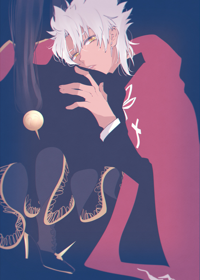 1boy, 1girl, absurdres, amakusa_shirou_(fate), black_hair, cape, fate/grand_order, fate_(series), highres, hoicyo, hug, long_hair, looking_at_viewer, red_cape, semiramis_(fate), short_hair, white_hair, yellow_eyes