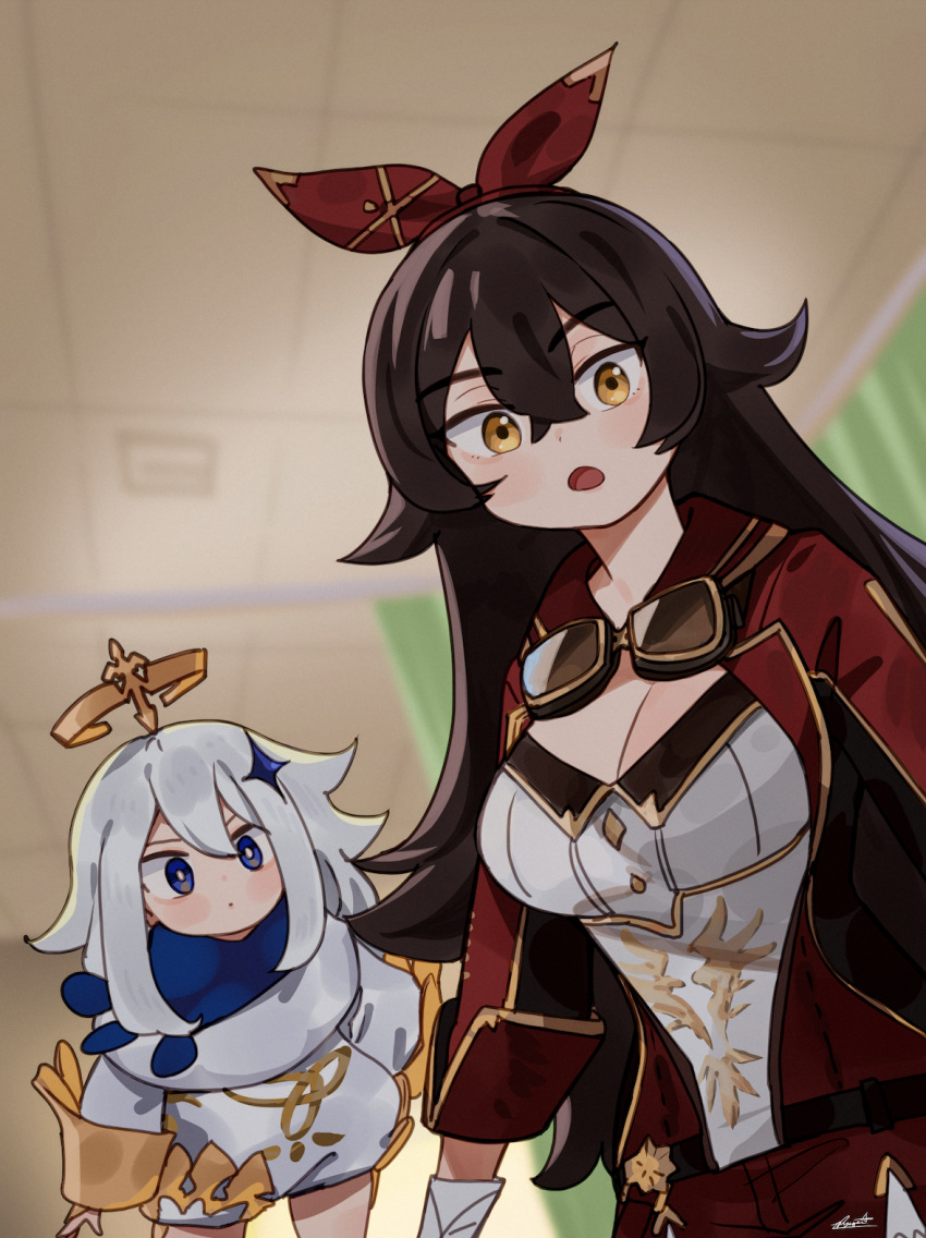 2girls, amber_(genshin_impact), blue_eyes, blurry, blurry_background, blush, brown_eyes, brown_hair