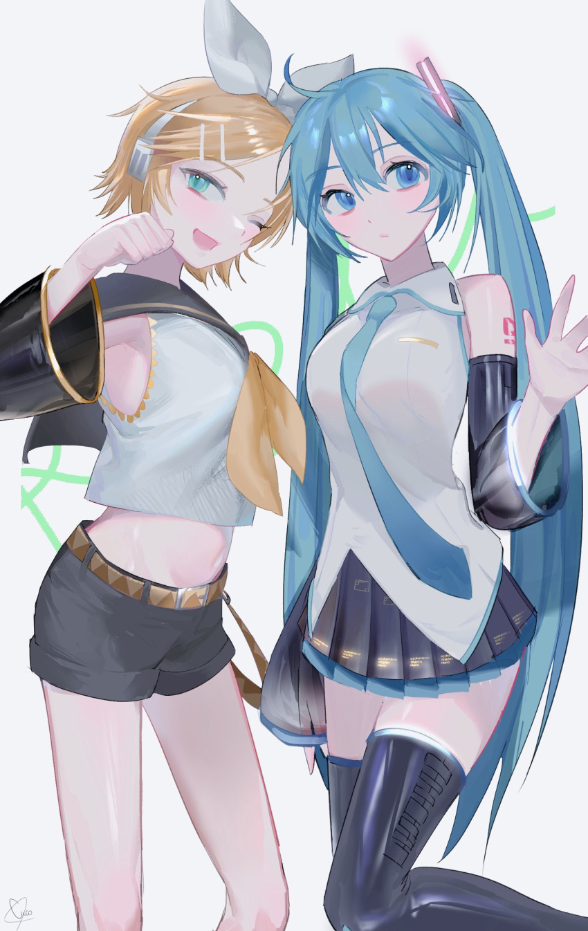 2girls, ;d, aqua_eyes, arm_tattoo, bangs, bare_legs, bizarre_cuco, black_legwear