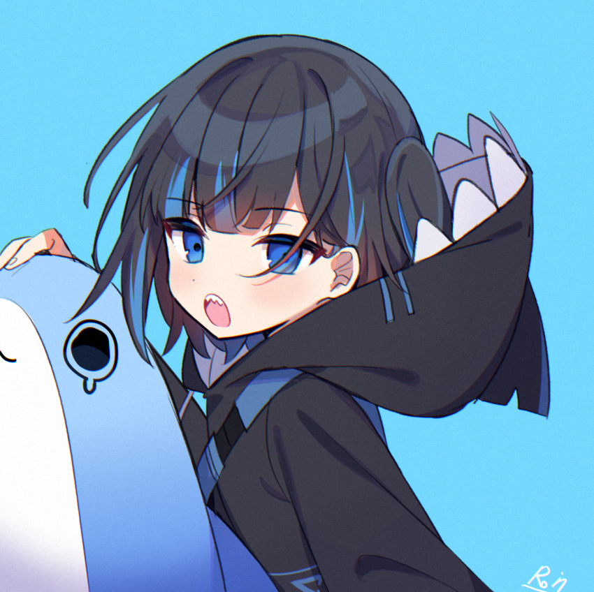 1girl, animal_hood, bangs, black_hair, black_hoodie, blue_background, blue_eyes, blue_hair
