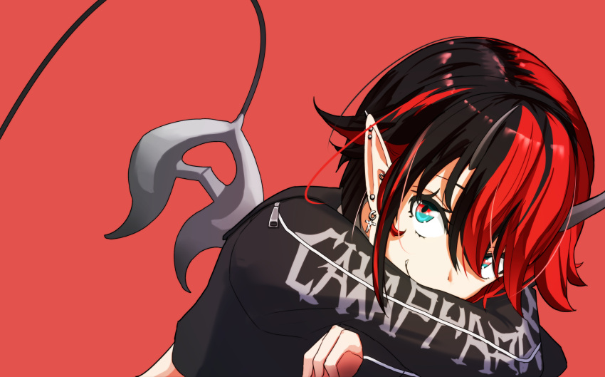 1girl, bangs, black_hair, black_serafuku, blue_eyes, closed_mouth, commentary_request, cross, cross_earrings, crossed_arms, demon_girl, demon_horns, demon_tail, ear_piercing, earrings, hair_between_eyes, highres, horns, jewelry, kano_hoshi, looking_at_viewer, multicolored_hair, no_hat, no_headwear, official_alternate_costume, piercing, pointy_ears, red_background, redhead, ryugasaki_rene, school_uniform, serafuku, short_hair, simple_background, smile, solo, sugar_lyric, tail, two-tone_hair, upper_body, virtual_youtuber, zipper