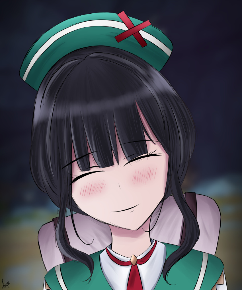 1girl, absurdres, black_hair, blurry, blush, depth_of_field, genshin_impact, green_headwear, green_shirt, highres, necktie, red_necktie, shirt, smile, speech_bubble, tagme, zhiqiong_(genshin_impact)