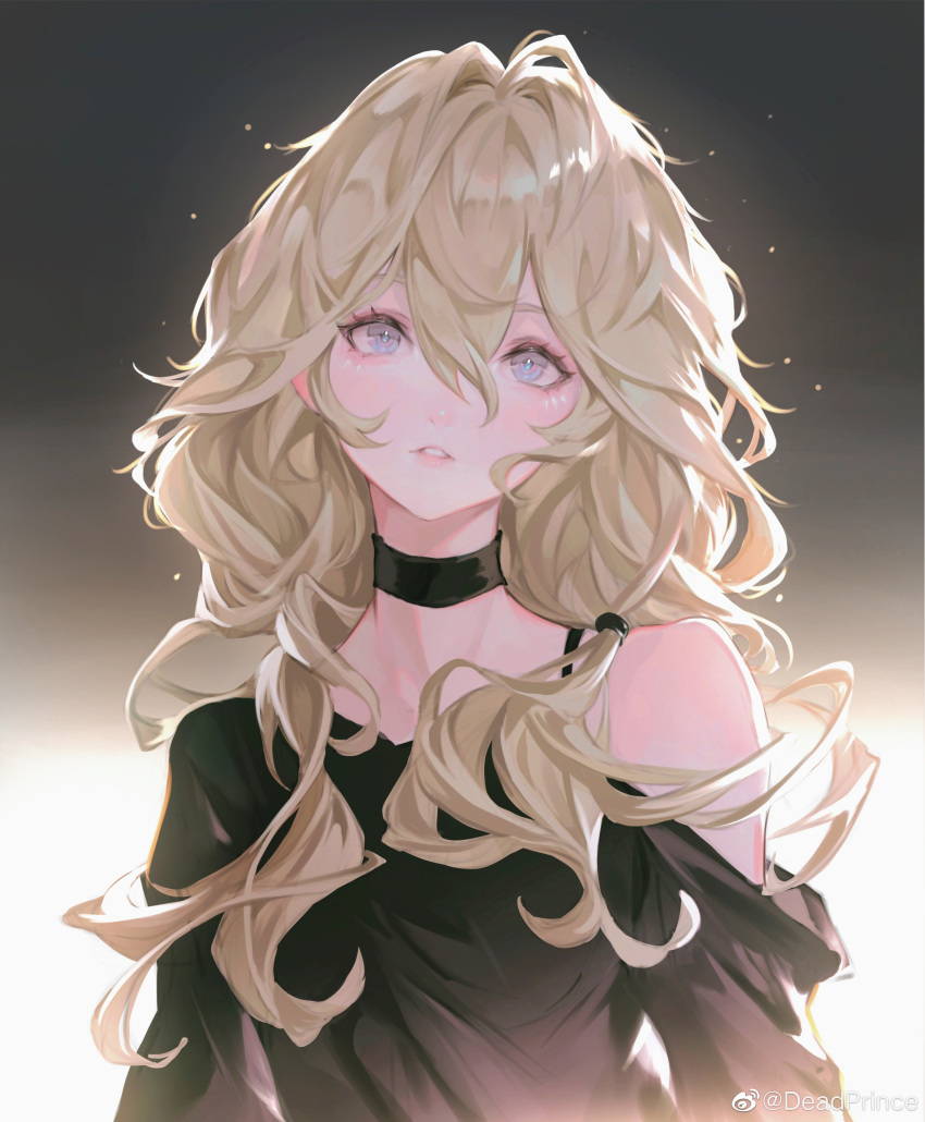 1girl, absurdres, bangs, black_choker, black_shirt, blonde_hair, chinese_commentary, choker