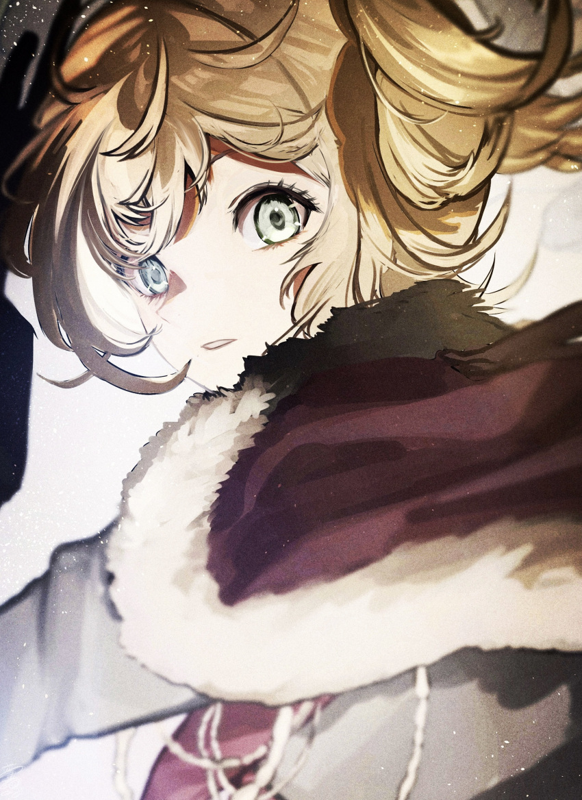 1girl, absurdres, bangs, blonde_hair, blurry, commentary_request, daiba_nana, depth_of_field, expressionless, fur-trimmed_jacket, fur_trim, gradient, gradient_background, green_eyes, grey_background, grey_jacket, hand_up, highres, jacket, jacket_on_shoulders, light_particles, long_sleeves, looking_away, outstretched_arm, parted_lips, red_jacket, red_sash, sash, short_hair, short_twintails, shoujo_kageki_revue_starlight, solo, takai_misa, twintails, upper_body