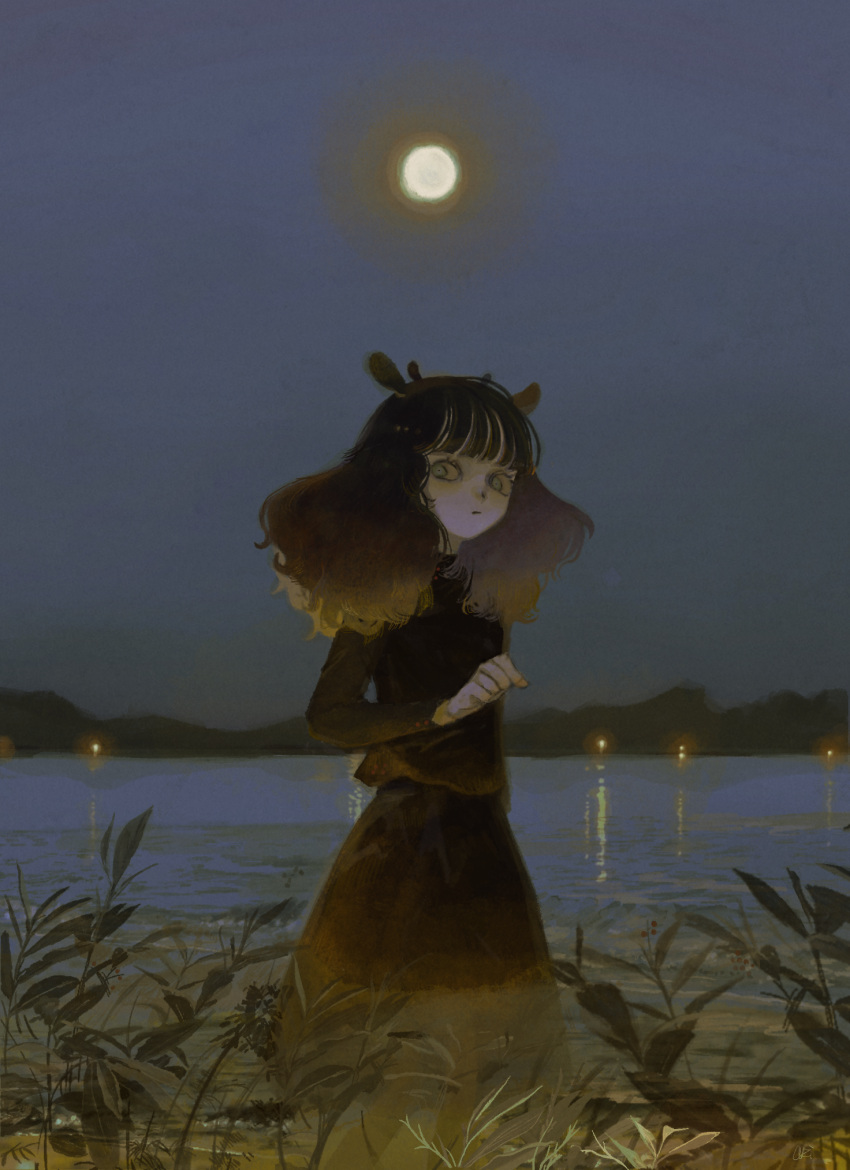 1girl, animal_ears, azigashimitoru, bangs, black_hair, black_shirt, black_skirt, blonde_hair