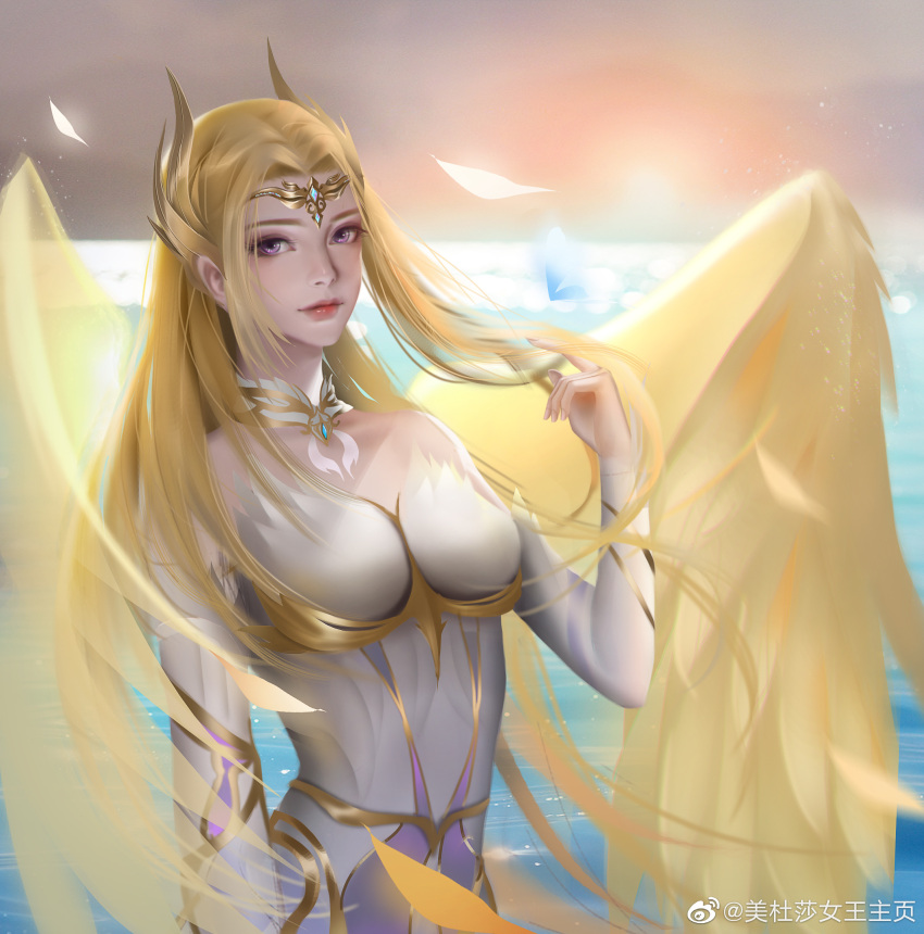 1girl, angel_wings, bare_shoulders, blonde_hair, clouds, cloudy_sky, douluo_dalu, dress, hair_ornament, highres, mei_du_sha_nuwang_zhuye, ocean, qian_renxue_(douluo_dalu), sky, smile, solo, sunset, water, white_dress, wings, yellow_wings