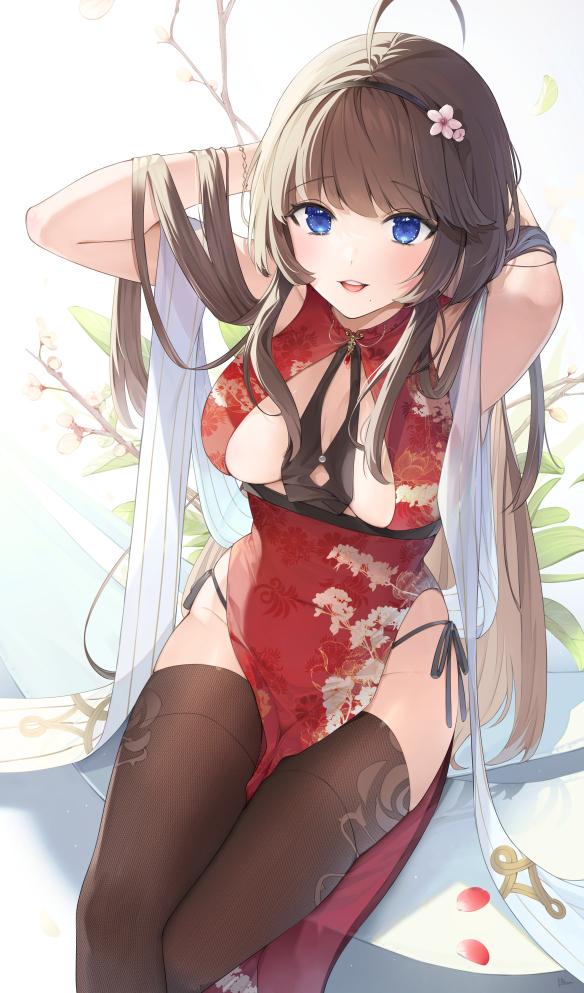 1girl, ahoge, arms_behind_head, bangs, bare_arms, between_breasts, blue_eyes, blurry