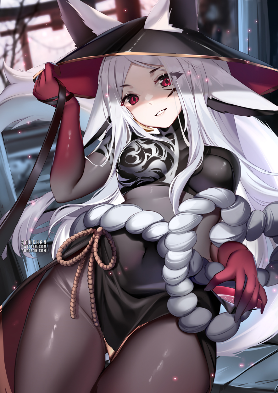 1girl, animal_ears, black_headwear, black_legwear, breasts, commentary, covered_navel, cowboy_shot, dyarikku_(vtuber), english_commentary, facial_mark, fox_ears, fox_tail, gloves, grin, head_tilt, highres, holding, long_hair, looking_at_viewer, medium_breasts, pantyhose, parted_lips, red_eyes, rope_belt, smile, solo, squchan, tail, thighs, very_long_hair, vyugen, white_hair