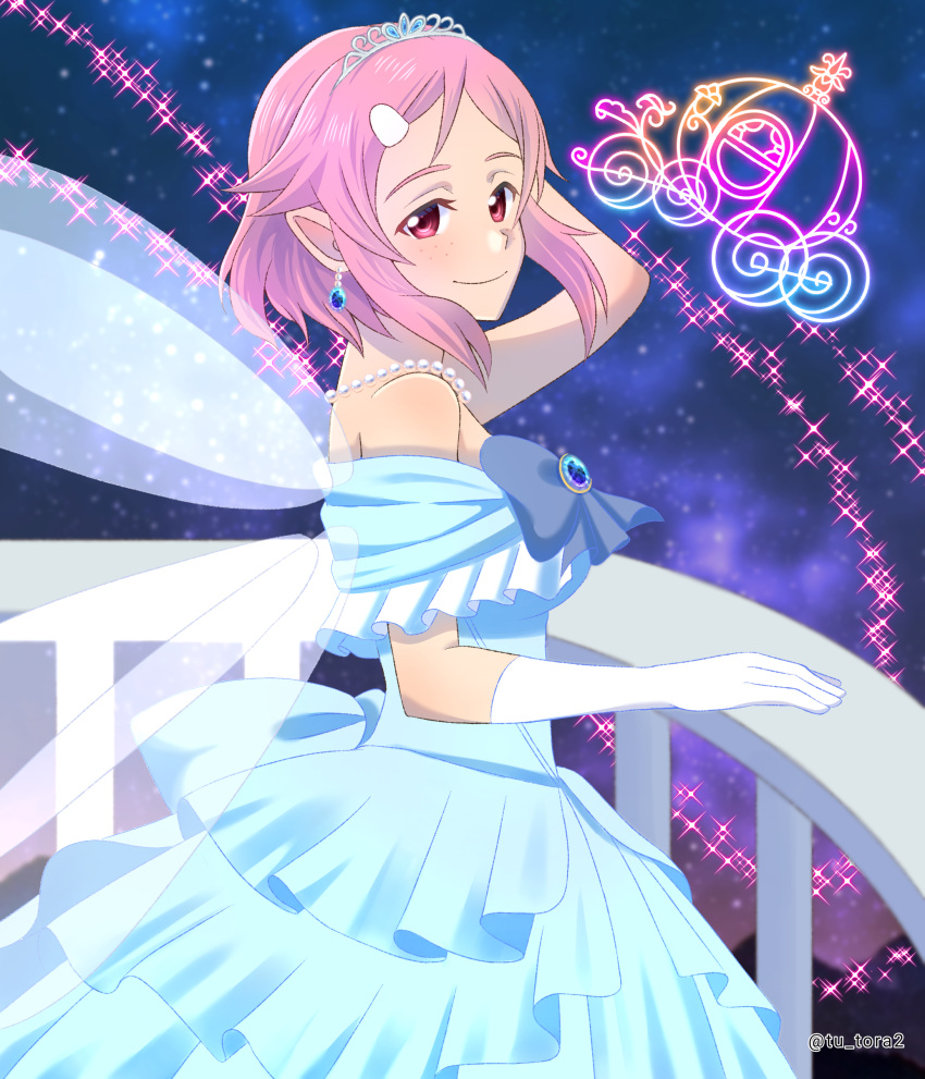 1girl, absurdres, blue_bow, blue_dress, blurry, blurry_background, bow, closed_mouth, diadem, dress, elbow_gloves, floating_hair, freckles, from_side, gloves, hair_ornament, hairclip, highres, jewelry, layered_dress, lisbeth_(sao-alo), long_dress, looking_at_viewer, medium_hair, necklace, night, night_sky, off-shoulder_dress, off_shoulder, outdoors, pink_hair, pointy_ears, red_eyes, sky, smile, solo, standing, star_(sky), starry_sky, sword_art_online, tu_tora2, twitter_username, white_gloves, wings