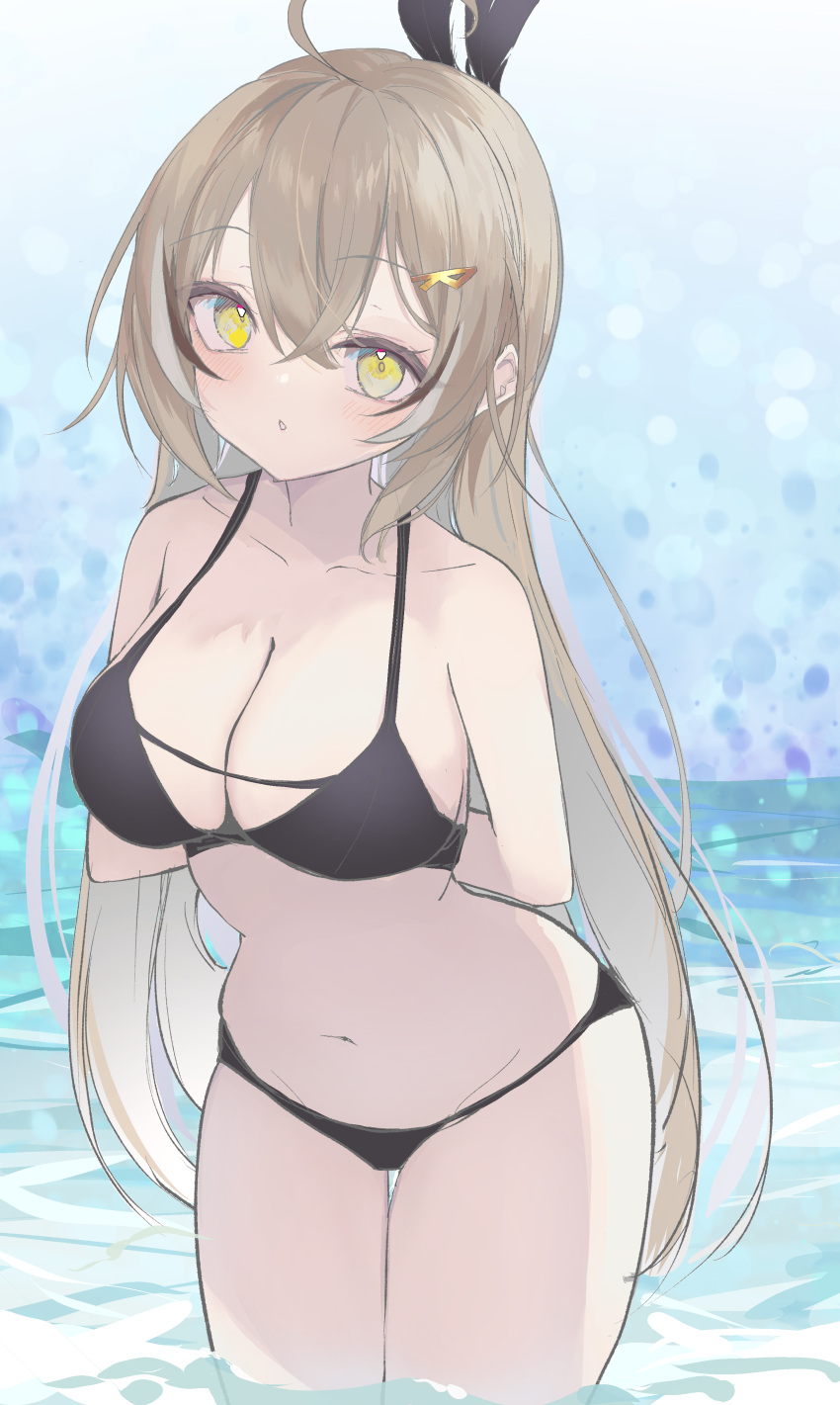 1girl, :o, absurdres, ahoge, arms_behind_back, bangs, black_swimsuit, brown_hair, hair_ornament, hair_ribbon, hairclip, highres, hololive, hololive_english, inaba_reito, long_hair, looking_at_viewer, multicolored_hair, nanashi_mumei, navel, ponytail, ribbon, streaked_hair, swimsuit, very_long_hair, virtual_youtuber, water, water_drop, yellow_eyes