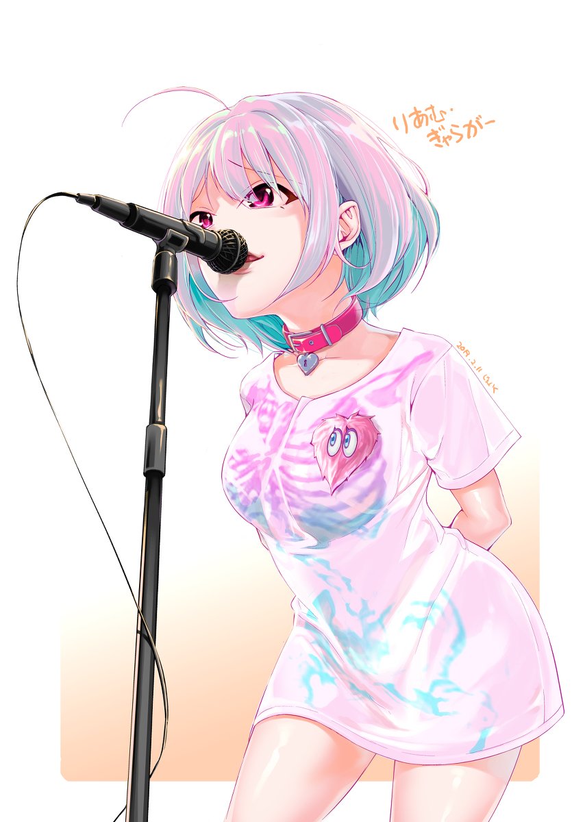 1girl, ahoge, arms_behind_back, blue_hair, bob_cut, bone_print, heart_on_chest, highres, idolmaster, idolmaster_cinderella_girls, jeiku, leather_choker, liam_gallagher, looking_afar, microphone, microphone_stand, multicolored_hair, music, namesake, no_pants, oasis_(band), oversized_clothes, oversized_shirt, parody, pink_eyes, pink_hair, pose, print_shirt, pun, shirt, short_sleeves, simple_background, singing, solo, translated, two-tone_hair, white_background, yumemi_riamu