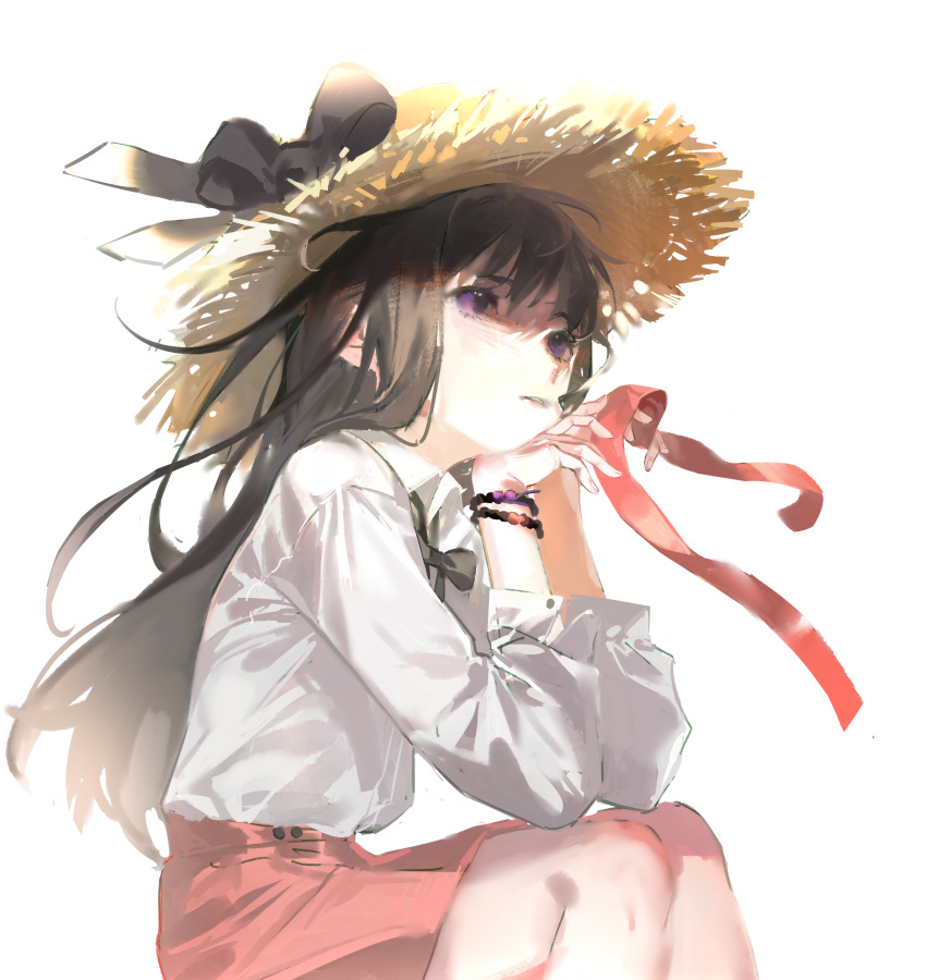1girl, absurdres, akemi_homura, alternate_costume, baifeidaiwang, bangs, bead_bracelet, beads, black_bow, black_bowtie, black_hair, bow, bowtie, bracelet, casual, chinese_commentary, collared_shirt, commentary_request, elbow_rest, elbows_on_knees, feet_out_of_frame, from_side, hat, hat_bow, head_rest, highres, holding, holding_ribbon, jewelry, long_hair, looking_afar, mahou_shoujo_madoka_magica, parted_lips, red_skirt, ribbon, shirt, simple_background, sitting, skirt, solo, straw_hat, violet_eyes, white_background, white_shirt