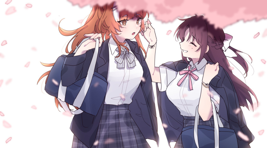 2girls, ^_^, anya_pandaria, atelier_live, bag, bow, breasts, brown_eyes