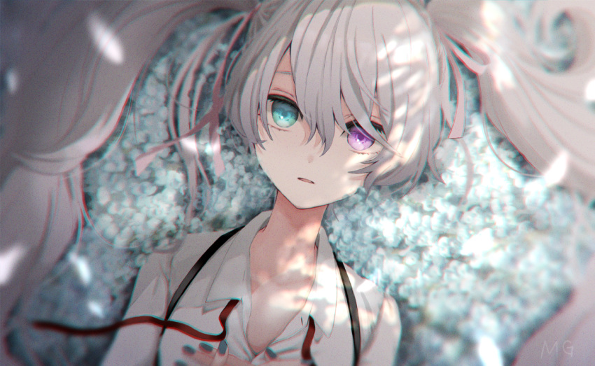 1girl, 25-ji_miku, 25-ji_night_code_de._(project_sekai), aqua_eyes, commentary, from_above, grey_hair, hatsune_miku, heterochromia, long_hair, looking_at_viewer, lying, nail_polish, on_back, parted_lips, project_sekai, shirt, solo, strawberrya_mg, twintails, upper_body, very_long_hair, violet_eyes, vocaloid, white_shirt