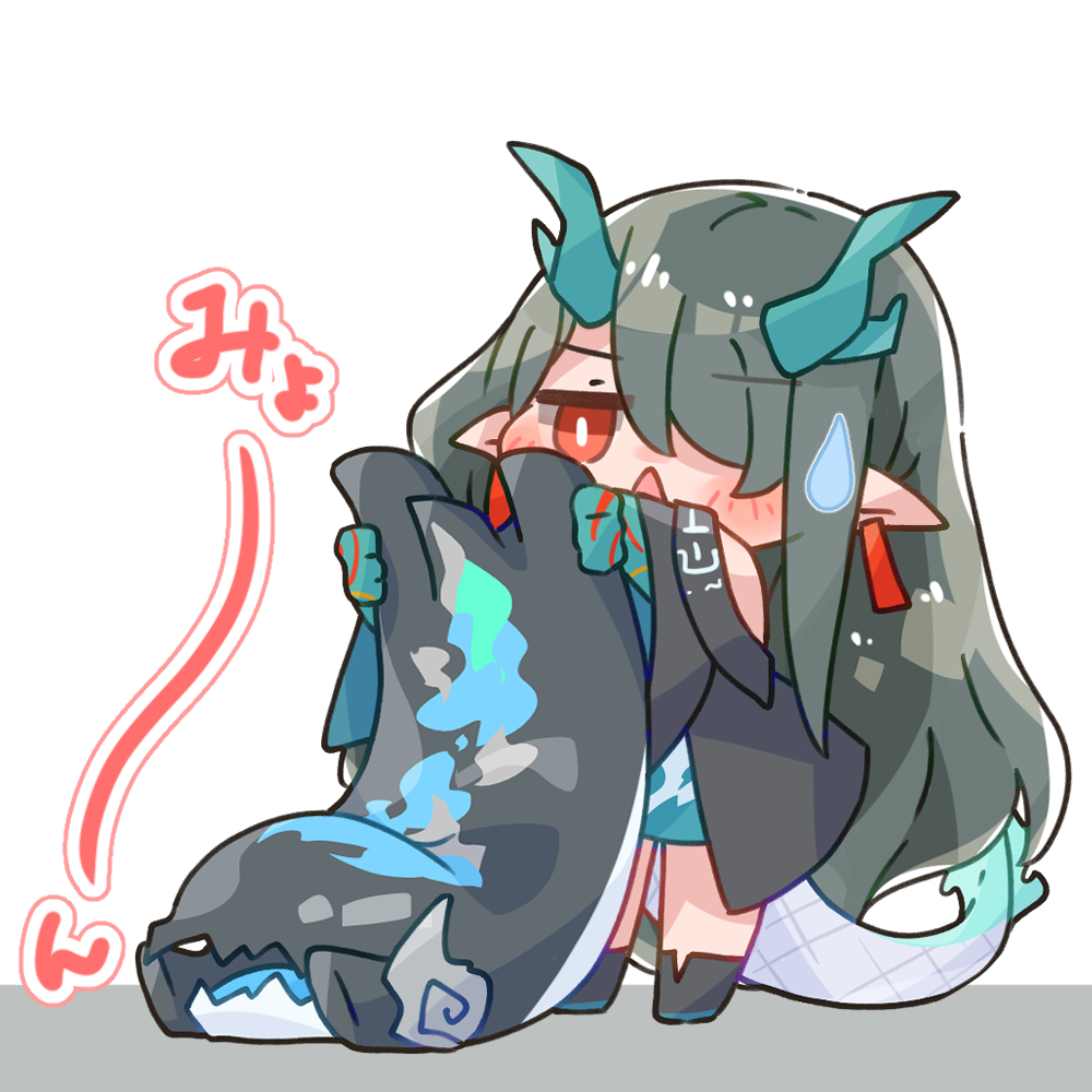 1girl, arknights, bitey_(arknights), chibi, dragon_girl, dragon_horns, dragon_tail, dusk_(arknights)