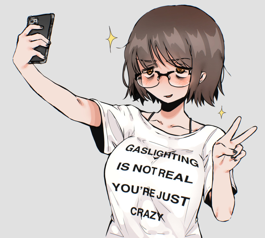 1girl, absurdres, aki_(snale), arm_up, bags_under_eyes, bangs, black-framed_eyewear, black_nails, breasts, brown_eyes, brown_hair, cellphone, collarbone, glasses, grey_background, hands_up, highres, holding, holding_phone, iphone_13, jitome, large_breasts, original, phone, selfie, shirt, short_hair, short_sleeves, simple_background, smartphone, snale, solo, sparkle, text_print, upper_body, v, white_shirt