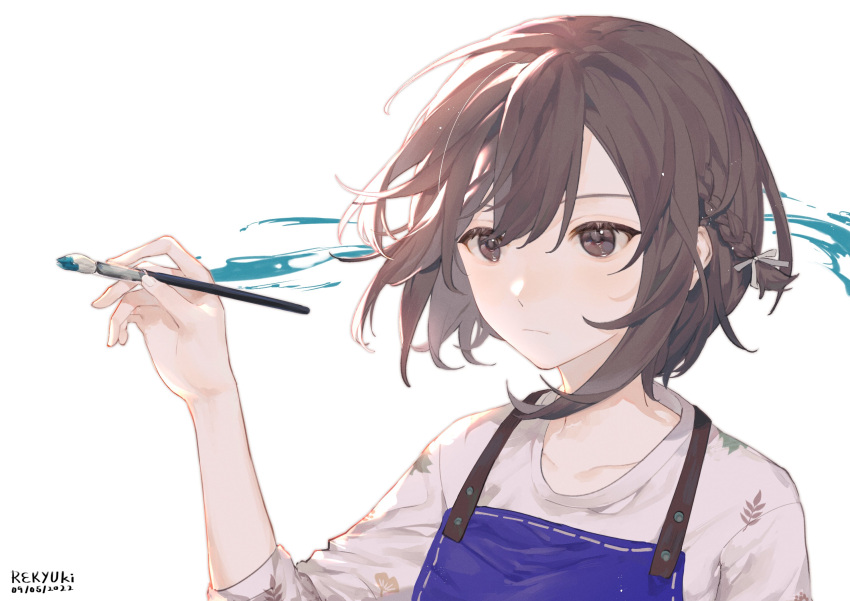 1girl, bangs, bow, braid, brown_eyes, brown_hair, closed_mouth, hair_bow, highres, holding, holding_paintbrush, paint, paintbrush, project_sekai, re_kyu, shinonome_ena, shiny, shiny_hair, short_hair, simple_background, solo, sweater, upper_body, white_background