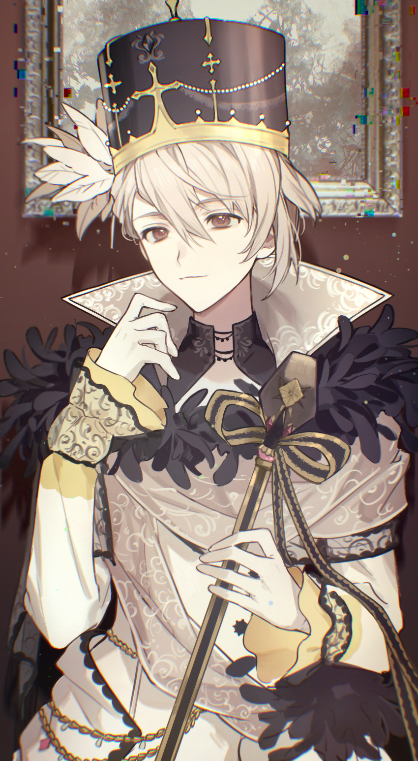 1boy, absurdres, bishounen, black_feathers, blonde_hair, bow, chromatic_aberration, feathers, frilled_sleeves, frills, gloves, hair_between_eyes, hat, hat_feather, highres, holding, idolish_7, long_sleeves, looking_at_viewer, male_focus, natsume_minami, red_eyes, short_hair, smile, solo, white_gloves, zheyizheyi