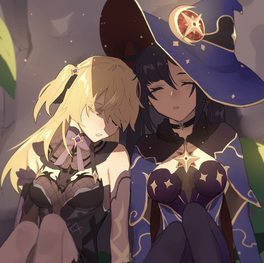 2girls, bangs, black_hair, blonde_hair, blue_headwear, bow, breasts, choker