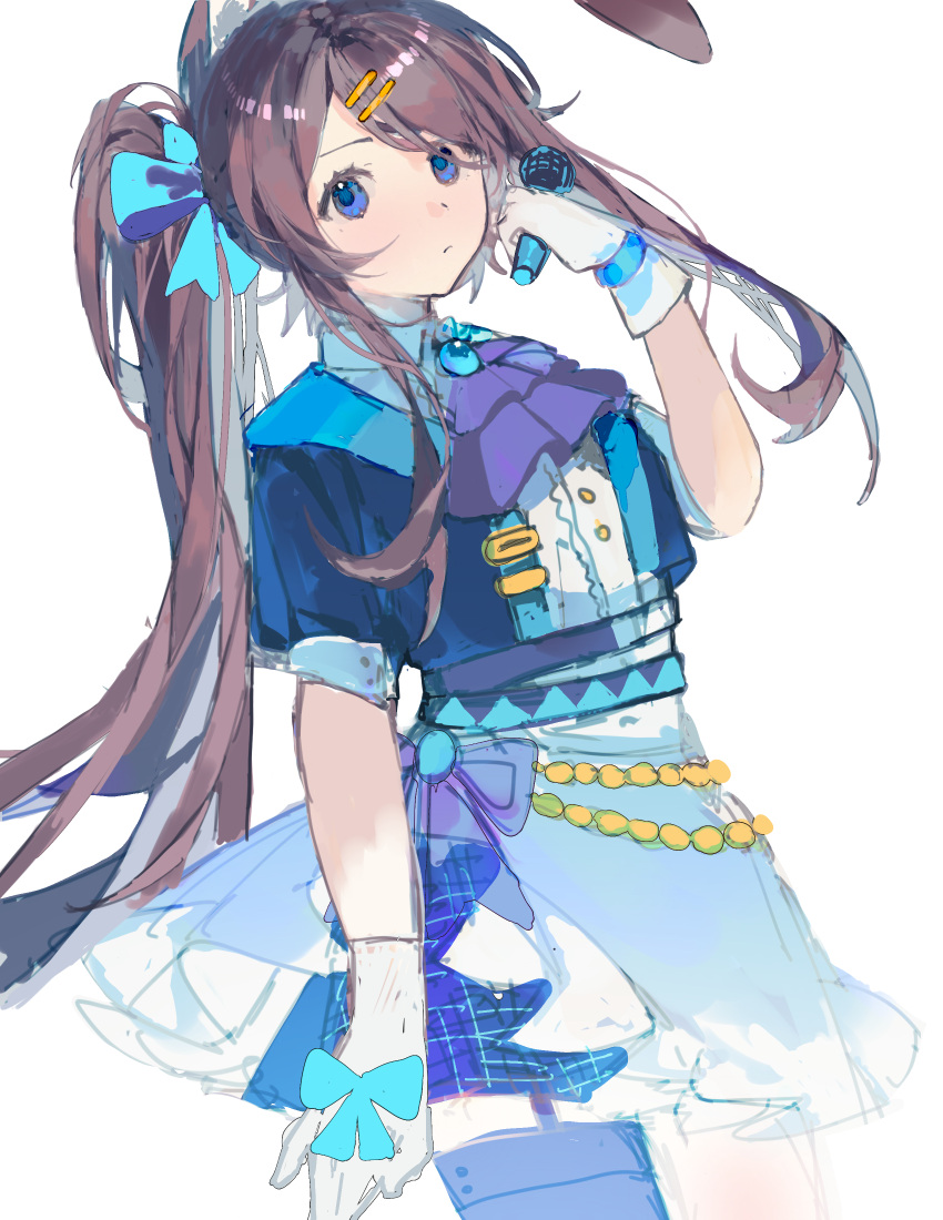 1girl, absurdres, amiya_(arknights), animal_ear_fluff, animal_ears, arknights, bangs, blue_bow, blue_eyes, blue_jacket, blue_thighhighs, bow, brown_hair, closed_mouth, collared_shirt, garter_straps, gloves, gu81268830, hair_bow, hair_ornament, hairclip, hand_up, highres, holding, holding_microphone, jacket, long_hair, microphone, puffy_short_sleeves, puffy_sleeves, rabbit_ears, shirt, short_sleeves, side_ponytail, simple_background, single_thighhigh, skirt, solo, swept_bangs, thigh-highs, very_long_hair, white_background, white_gloves, white_shirt, white_skirt