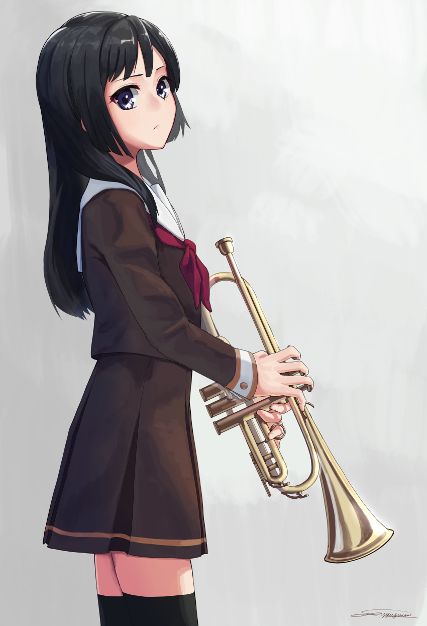 1girl, absurdres, bangs, black_hair, black_thighhighs, brown_shirt, brown_skirt, closed_mouth, expressionless, grey_background, hibike!_euphonium, highres, holding, holding_instrument, instrument, kitauji_high_school_uniform, kousaka_reina, long_hair, long_sleeves, looking_at_viewer, looking_back, neckerchief, pleated_skirt, red_neckerchief, sailor_collar, school_uniform, serafuku, shirt, simple_background, skirt, solo, standing, suzu_suzusumi, thigh-highs, trumpet, violet_eyes, white_sailor_collar, zettai_ryouiki