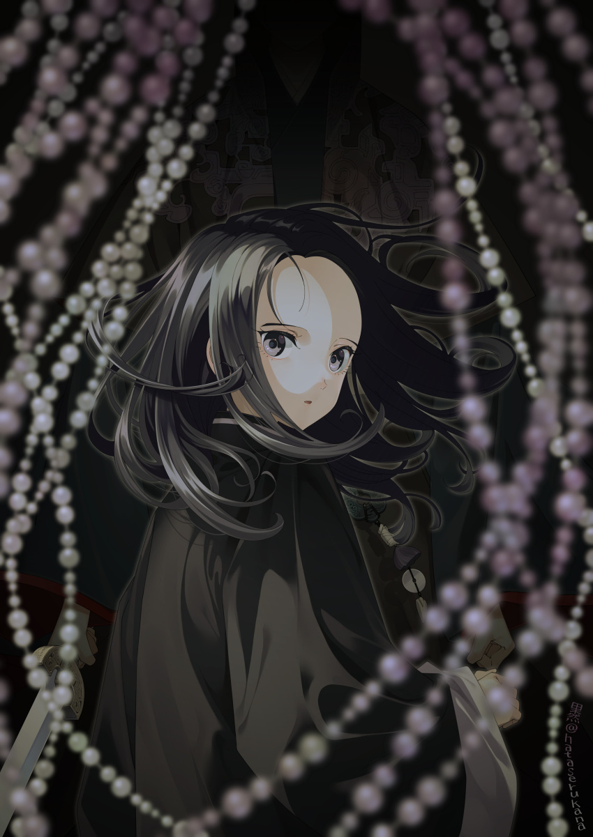 1boy, absurdres, bead_curtain, black_hair, black_robe, child, chinese_clothes, floating_hair, from_behind, hataserukana, highres, indoors, jewelry, juuni_kokuki, long_hair, long_sleeves, looking_at_viewer, looking_back, male_child, male_focus, motion_blur, necklace, pendant, robe, solo, taiki_(juuni_kokuki), upper_body, violet_eyes, wide_sleeves