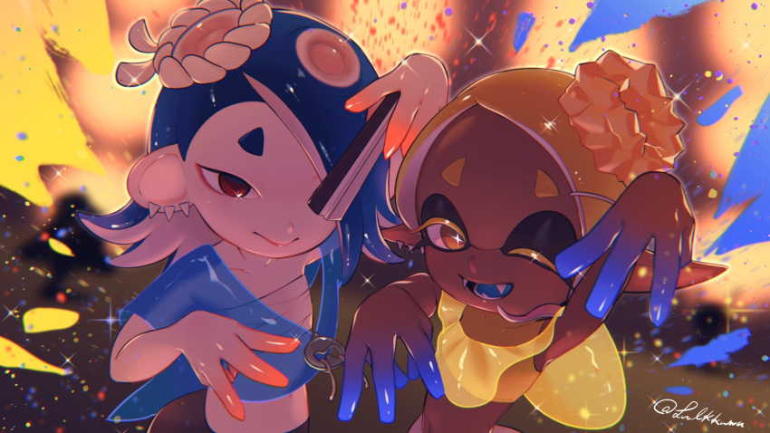 +_+, 2girls, ;d, arm_up, blonde_hair, blue_hair, blue_skin, blue_tongue
