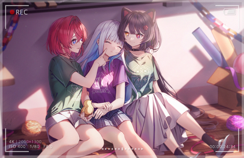 3girls, ange_katrina, animal, animal_ears, bangs, battery_indicator, bird, black_collar