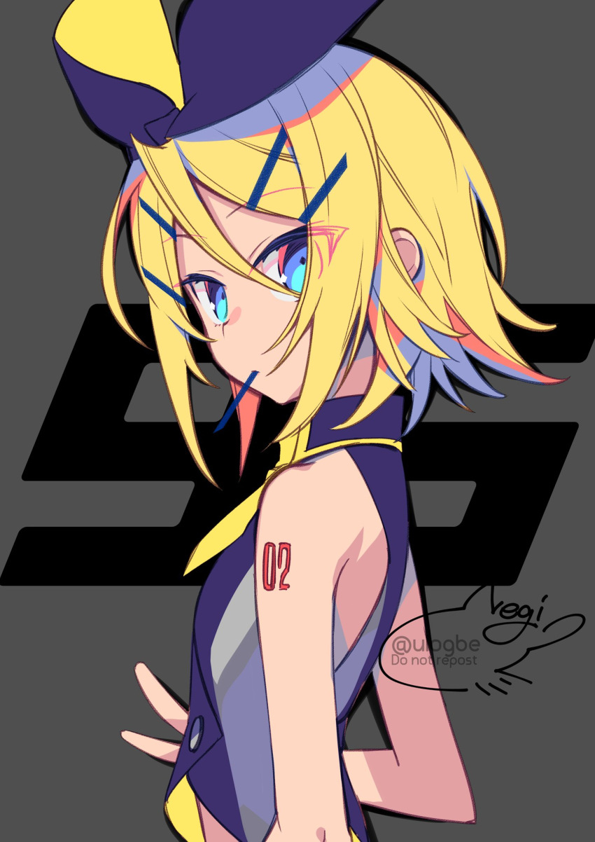 aqua_eyes, artist_name, back, bare_shoulders, black_bow, black_star_(module), blonde_hair, bow