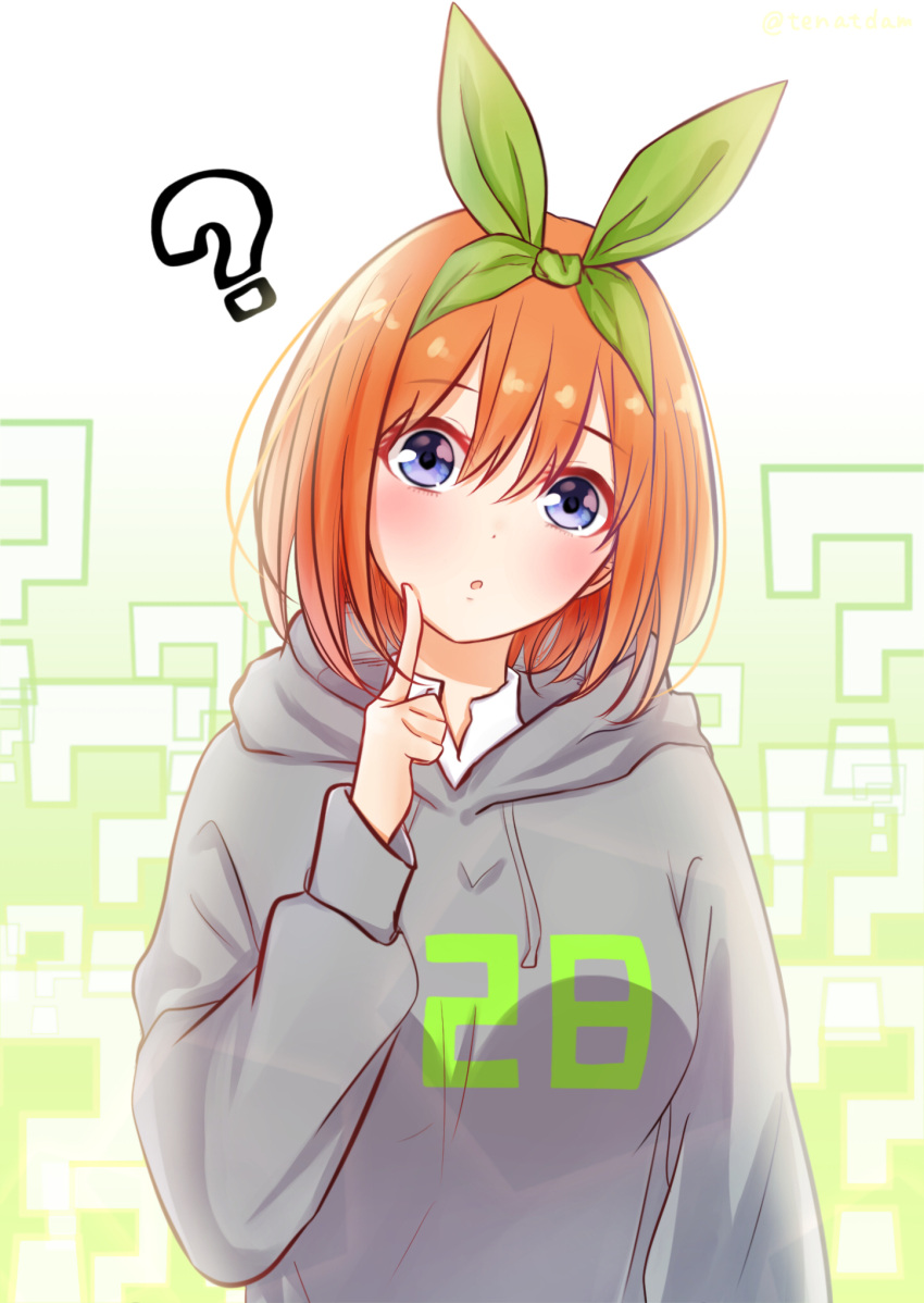 1girl, :o, ?, bangs, blue_eyes, blush, bow, breasts, commentary_request, drawstring, finger_to_cheek, go-toubun_no_hanayome, gradient, gradient_background, green_background, green_bow, green_hairband, grey_hoodie, hairband, hand_up, head_tilt, highres, hood, hood_down, hoodie, long_sleeves, looking_at_viewer, medium_hair, nakano_yotsuba, orange_hair, parted_lips, shirt, solo, ten@_(tenatdam), white_background, white_shirt