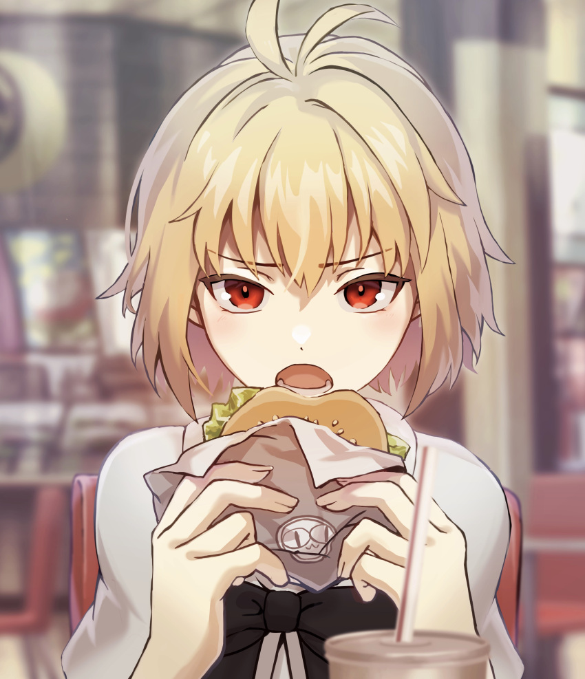 1girl, absurdres, ahoge, alternate_costume, antenna_hair, arcueid_brunestud, bangs, black_bow, blonde_hair, blurry, blurry_background, bow, bowtie, burger, capelet, chair, character_print, commentary, eating, english_commentary, food, hair_between_eyes, highres, holding, holding_food, indoors, looking_at_viewer, mkr_(wepn3428), neco-arc, official_alternate_costume, open_mouth, red_eyes, short_hair, sitting, solo, tsukihime, tsukihime_(remake), type-moon, white_capelet