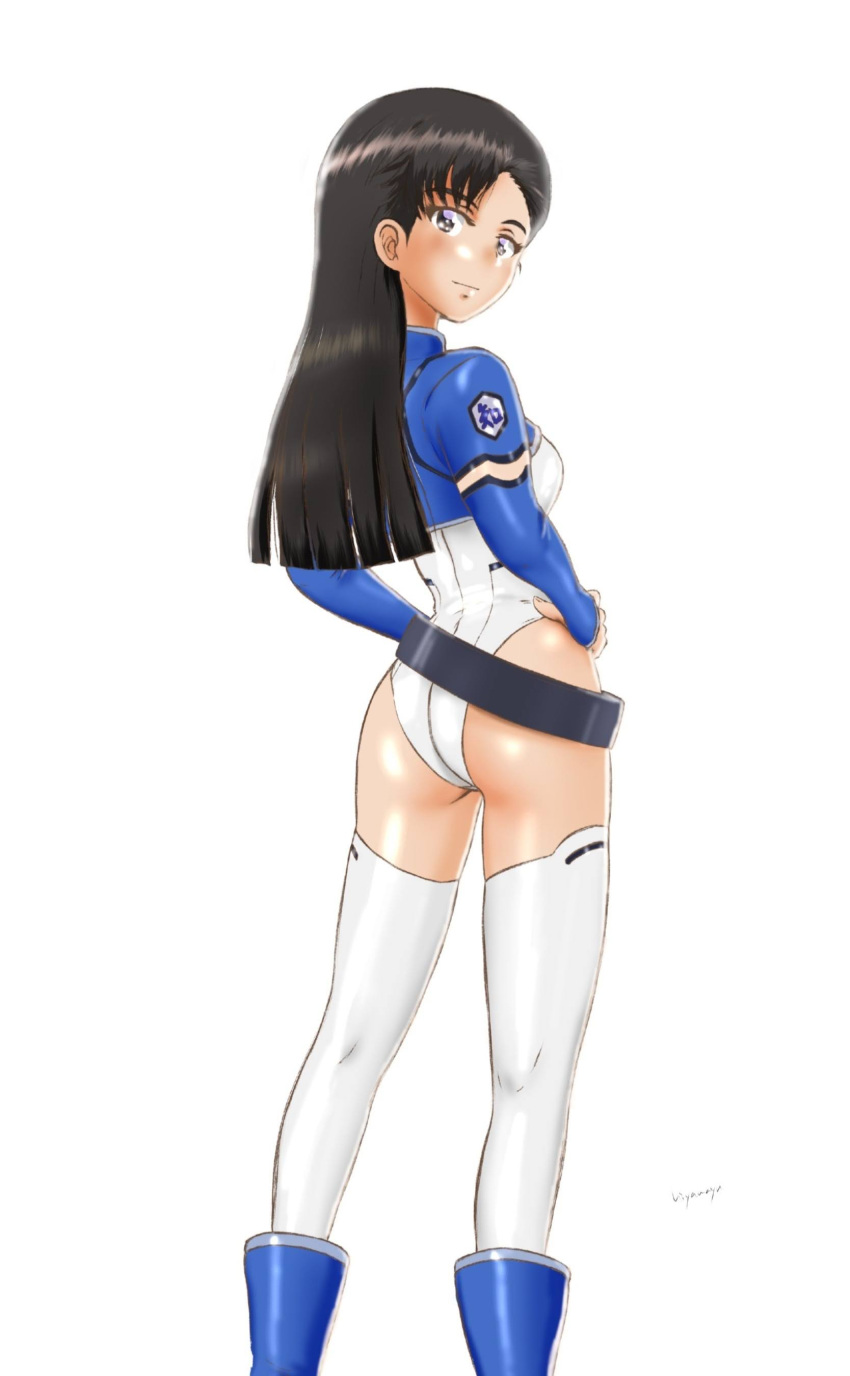 1girl, absurdres, alternate_costume, artist_name, ass, asymmetrical_bangs, bangs, belt, black_belt, black_hair, blue_footwear, blue_jacket, boots, brown_eyes, closed_mouth, commentary, cosplay, cropped_jacket, fin_e_ld_si_laffinty, fin_e_ld_si_laffinty_(cosplay), girls_und_panzer, hands_on_hips, highres, hiyama_yuu_(wee259hiyama), jacket, leotard, long_hair, long_sleeves, looking_at_viewer, looking_back, loose_belt, nishi_kinuyo, rinne_no_lagrange, seto_asami, signature, simple_background, smile, solo, standing, straight_hair, thigh-highs, white_background, white_leotard, white_thighhighs