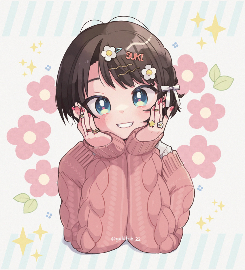 1girl, brown_hair, green_eyes, grin, hair_ornament, hairclip, highres, hololive