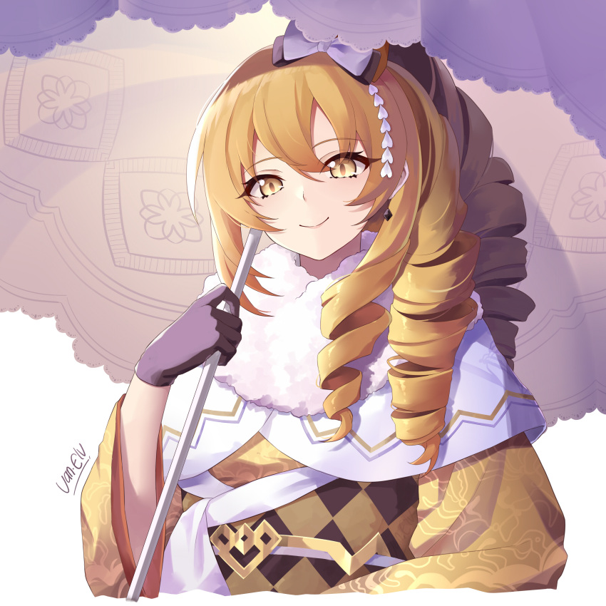 1girl, absurdres, alchemy_stars, artist_name, bangs, black_gloves, blonde_hair, bow, capelet, closed_mouth, drill_hair, english_commentary, gloves, hair_bow, highres, holding, holding_umbrella, irridon_(alchemy_stars), irridon_(captivating_silence)_(alchemy_stars), japanese_clothes, kimono, long_hair, long_sleeves, looking_at_viewer, parasol, simple_background, smile, solo, umbrella, upper_body, van.elv, white_background, wide_sleeves, yellow_eyes, yellow_kimono