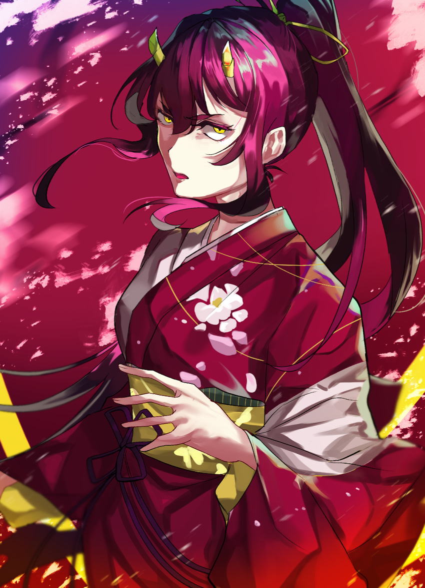 1girl, angry, brown_hair, commentary, high_ponytail, highres, horns, itaru_(kidomh63), japanese_clothes, kimono, long_hair, looking_at_viewer, official_alternate_costume, oni, oni_horns, open_mouth, red_background, red_kimono, ribbon, sash, sidelocks, solo, suzuka_(housamo), tokyo_afterschool_summoners, upper_body, yellow_eyes, yellow_horns, yellow_ribbon, yellow_sash