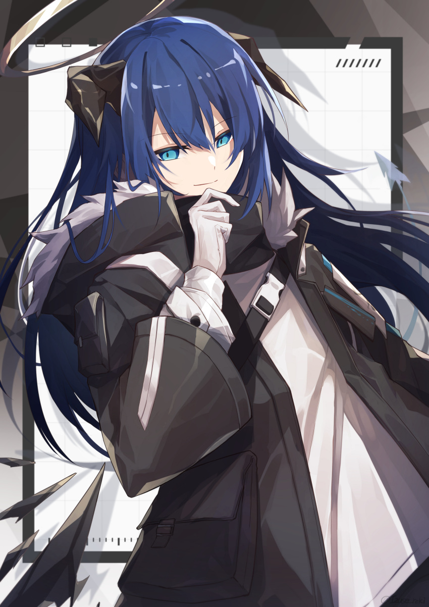 1girl, absurdres, arknights, black_jacket, black_wings, blue_eyes, blue_hair, dark_halo, detached_wings, energy_wings, fur-trimmed_hood, fur_trim, gloves, halo, hand_on_own_chin, hand_up, highres, hood, hood_down, hooded_jacket, izuse_reki, jacket, long_hair, long_sleeves, looking_at_viewer, mostima_(arknights), shirt, smile, solo, upper_body, white_gloves, white_shirt, wings