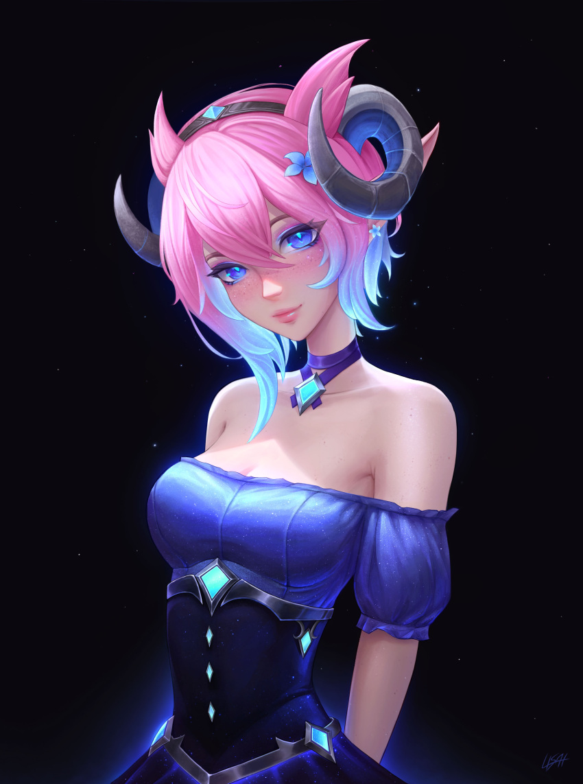1girl, absurdres, alisa_nilsen, bare_shoulders, black_background, blue_eyes, breasts, curled_horns, detached_collar, dress, flower, freckles, hair_between_eyes, hair_ears, hair_flower, hair_ornament, hairband, highres, horns, looking_at_viewer, medium_breasts, multicolored_hair, original, pink_hair, pointy_ears, short_hair, solo, strapless, strapless_dress, two-tone_hair, upper_body
