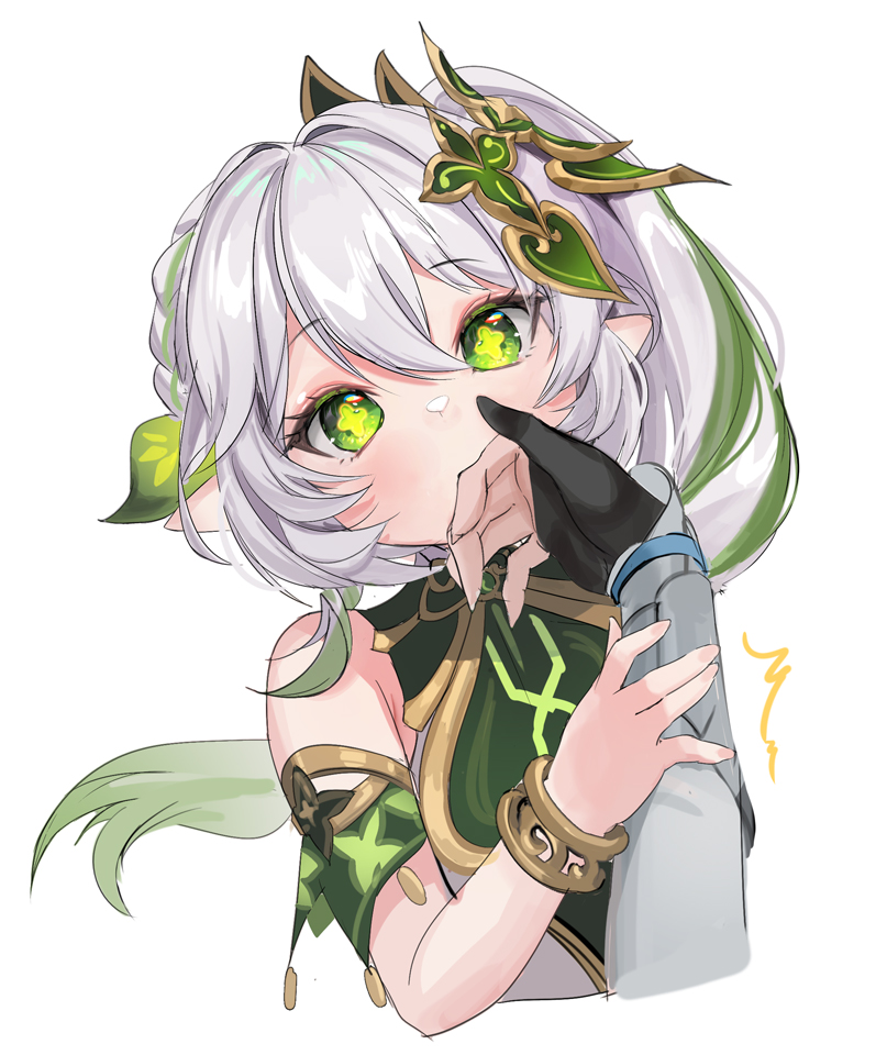 2girls, biting, black_gloves, bracelet, genshin_impact, gloves, gradient_hair, green_eyes