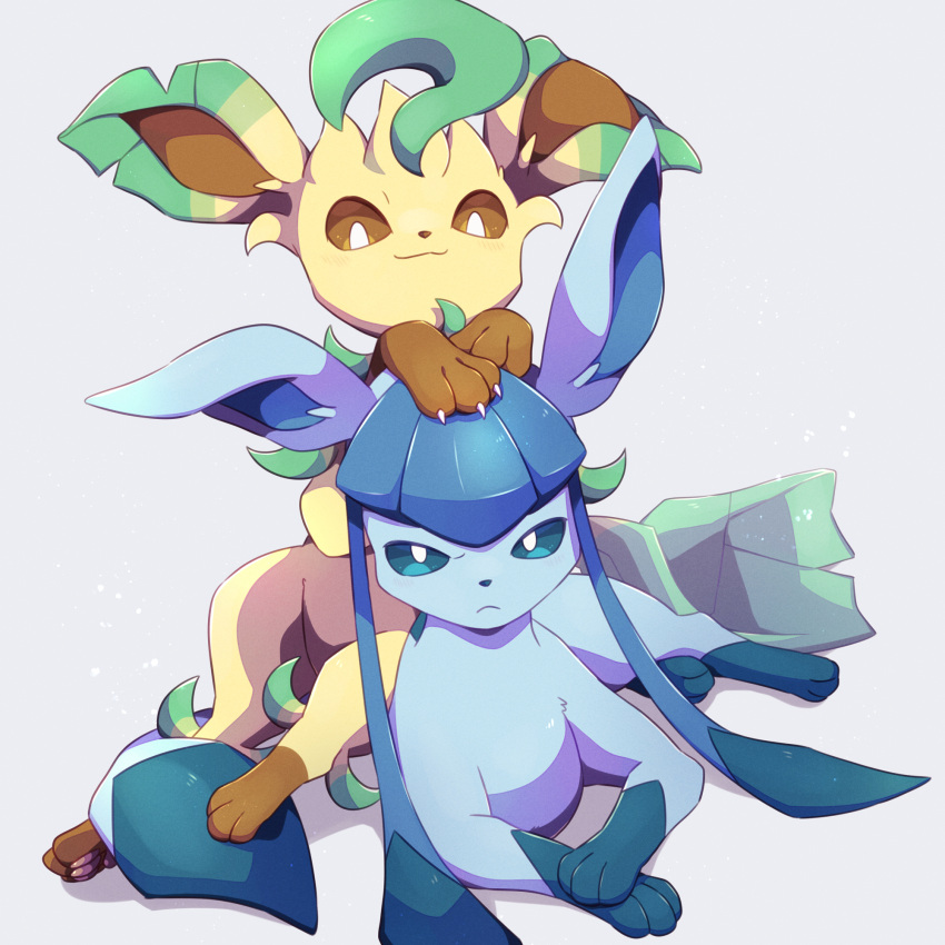 :3, animal_focus, blue_eyes, bright_pupils, brown_eyes, claws, closed_mouth, commentary_request