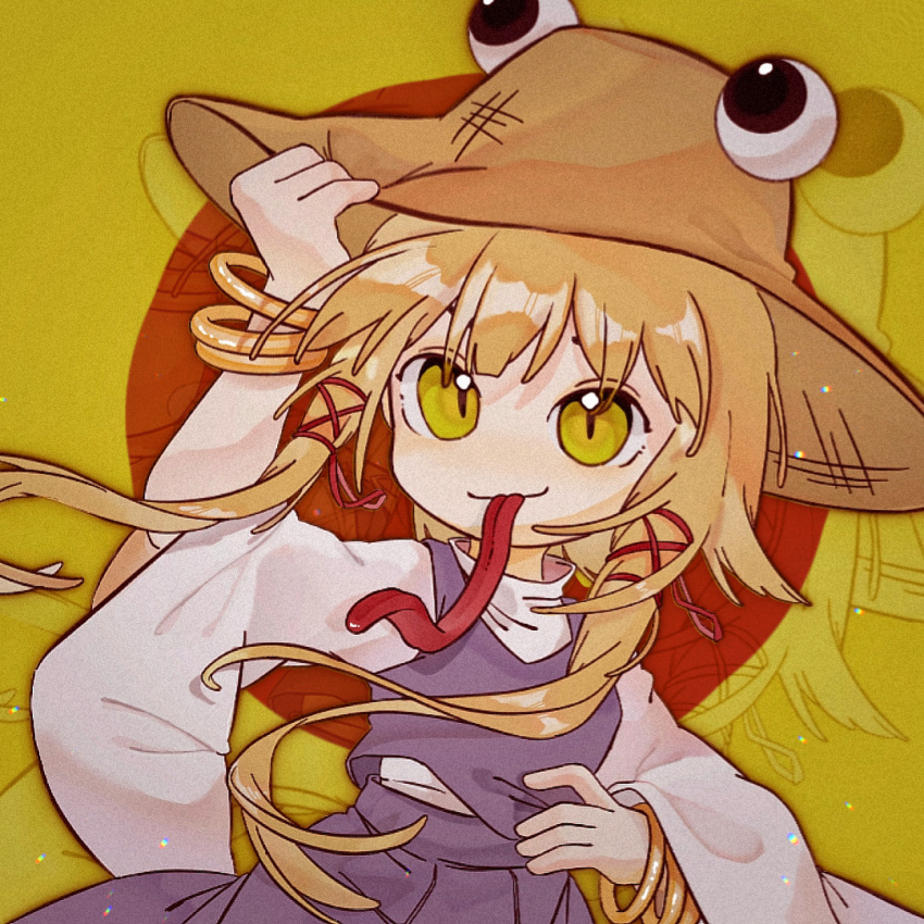 1girl, blonde_hair, bracelet, brown_headwear, commentary_request, cowboy_shot, film_grain, green_eyes, hair_ribbon, hand_on_headwear, hat, jewelry, long_hair, long_sleeves, long_tongue, moriya_suwako, no_nose, pleated_skirt, purple_skirt, purple_vest, ribbon, shirt, sige_(kheg7252), skirt, smile, solo, tongue, touhou, vest, white_shirt, wide_sleeves, yellow_eyes