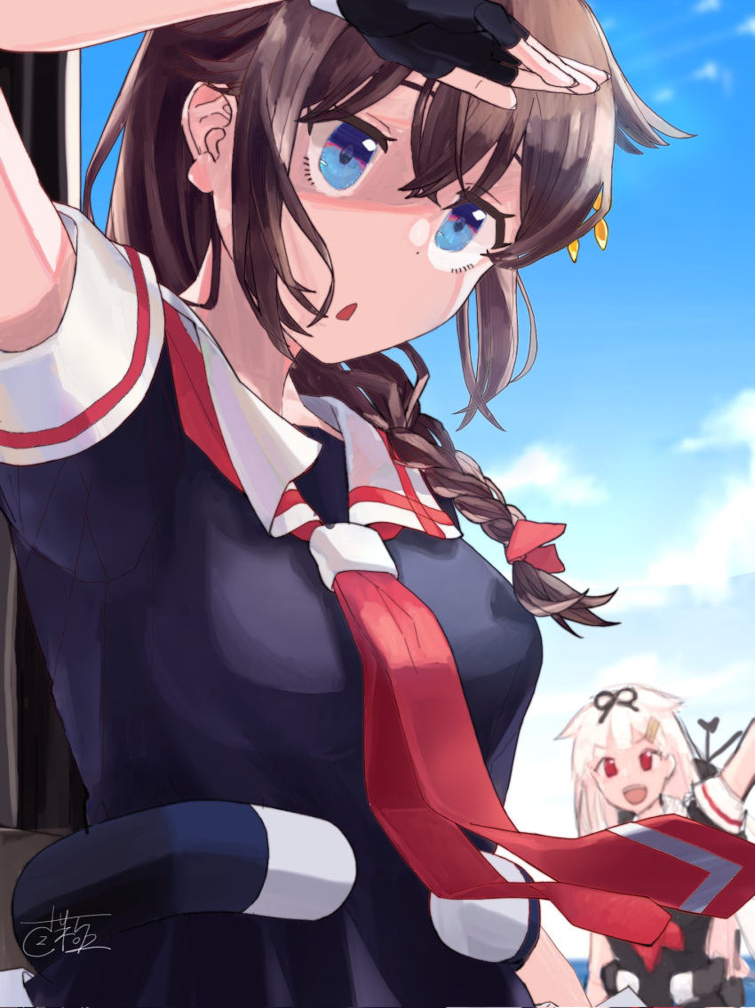 2girls, ahoge, black_gloves, black_hair, black_serafuku, black_shirt, blue_eyes, blue_sky