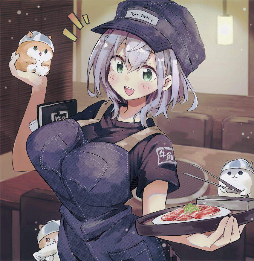 1girl, absurdres, alternate_costume, apron, black_shirt, blue_apron, blue_headwear, blush, braid, breasts, cabbie_hat, commentary_request, curvy, denim_apron, denim_headwear, food, french_braid, green_eyes, grey_hair, gyu-kaku, hair_bun, hat, highres, holding, holding_tray, hololive, large_breasts, looking_at_viewer, meat, medium_hair, nabisuko25, notice_lines, open_mouth, shirogane_noel, shirt, short_hair, single_side_bun, solo, t-shirt, teeth, tray, upper_teeth, virtual_youtuber, yakiniku