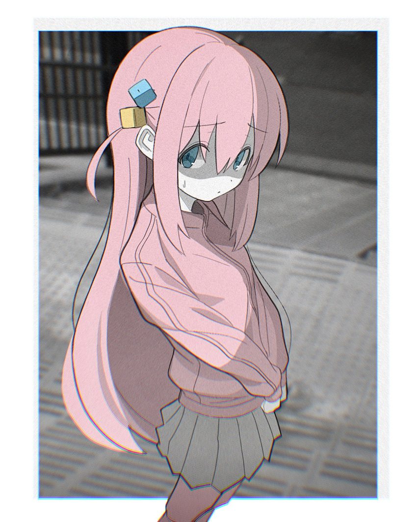 1girl, atat250, bangs, blue_eyes, bocchi_the_rock!, closed_mouth, cube_hair_ornament, gotou_hitori