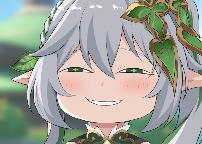 1girl, 4tb_(4tera_byte), :d, anya's_heh_face_(meme), bangs, blurry, braid, commentary_request, depth_of_field, endou_tatsuya_(style), genshin_impact, gradient_hair, green_eyes, grey_hair, hair_between_eyes, hair_ornament, half-closed_eyes, long_hair, looking_at_viewer, meme, multicolored_hair, nahida_(genshin_impact), parody, pointy_ears, side_ponytail, sidelocks, single_braid, sleeveless, smile, smirk, solo, spy_x_family, style_parody, symbol-shaped_pupils