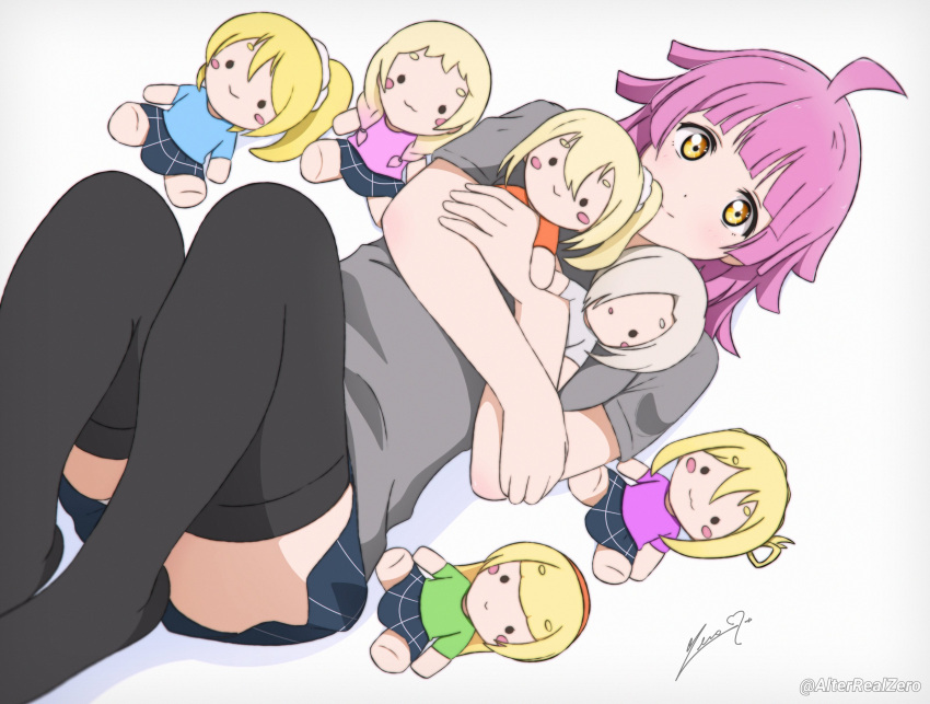 1girl, :>, :3, absurdres, ahoge, alterrealzero, ayase_eli, azure_blue_t-shirt