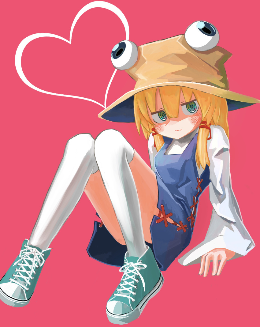 1girl, absurdres, blonde_hair, brown_headwear, closed_mouth, full_body, green_eyes, green_footwear, heart, highres, long_sleeves, looking_at_viewer, moriya_suwako, neritch, purple_skirt, purple_vest, red_background, ringed_eyes, shirt, shoes, short_hair, sidelocks, simple_background, skirt, sneakers, solo, thigh-highs, touhou, vest, white_shirt, white_thighhighs