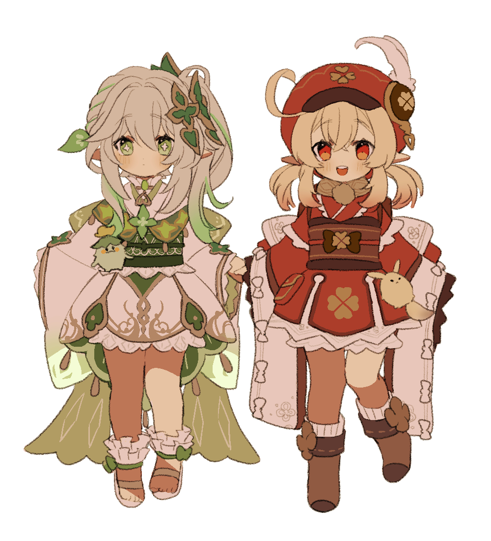 2girls, adapted_costume, aranara_(genshin_impact), bangs, blonde_hair, blush, brown_scarf, cabbie_hat, dodoco_(genshin_impact), full_body, genshin_impact, green_eyes, green_hair, grey_hair, hair_ornament, hat, hat_feather, iwashi_(iwashi008), klee_(genshin_impact), long_sleeves, low_twintails, multiple_girls, nahida_(genshin_impact), open_mouth, pointy_ears, red_eyes, red_headwear, sash, scarf, sidelocks, simple_background, teeth, twintails, upper_teeth, white_background, wide_sleeves