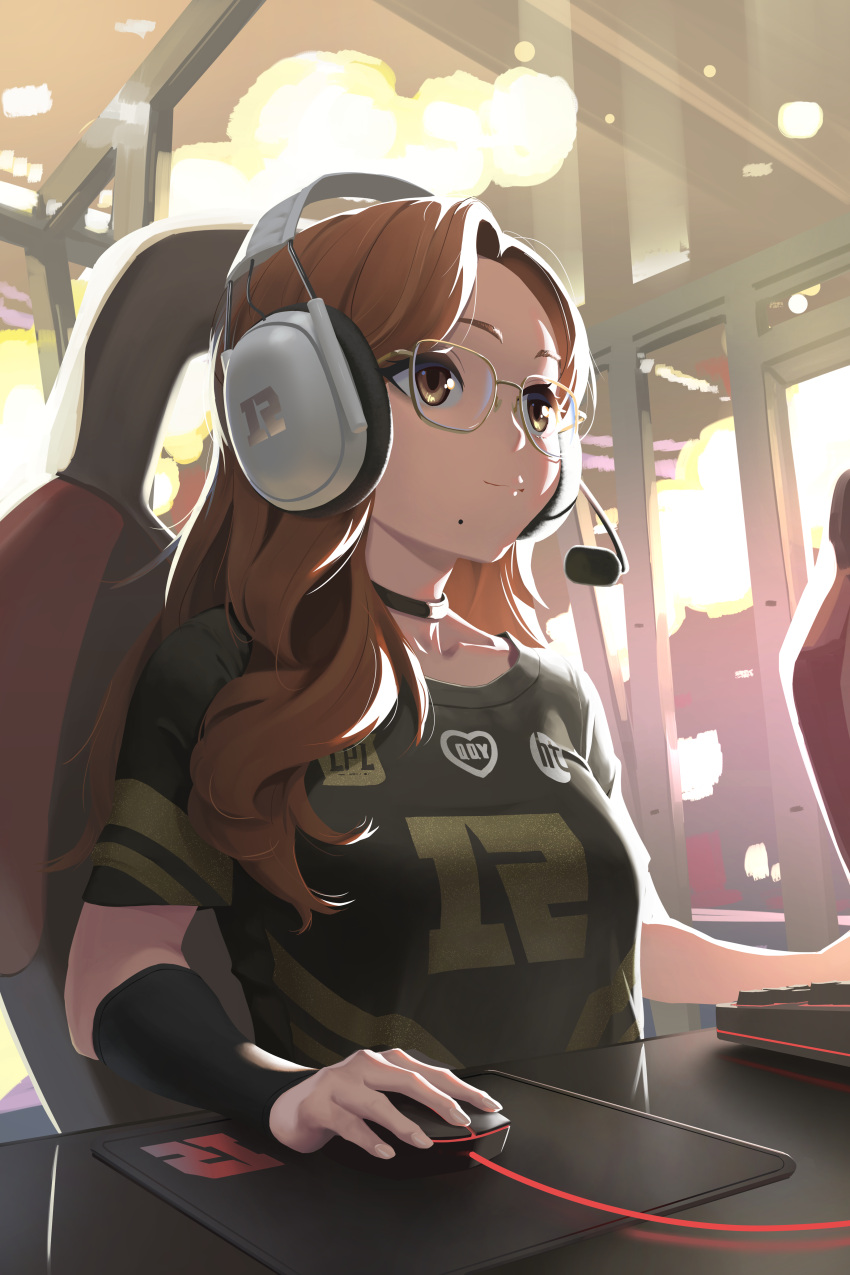 1girl, absurdres, amigo_(hua_cao), black_choker, black_shirt, chair, choker, closed_mouth, earphones, gaming_chair, glasses, highres, holding, indoors, keyboard_(computer), long_hair, mole, mole_under_mouth, mouse_(computer), mousepad_(medium), orange_eyes, orange_hair, original, playing_games, shirt, short_sleeves, sitting, smile, solo, table
